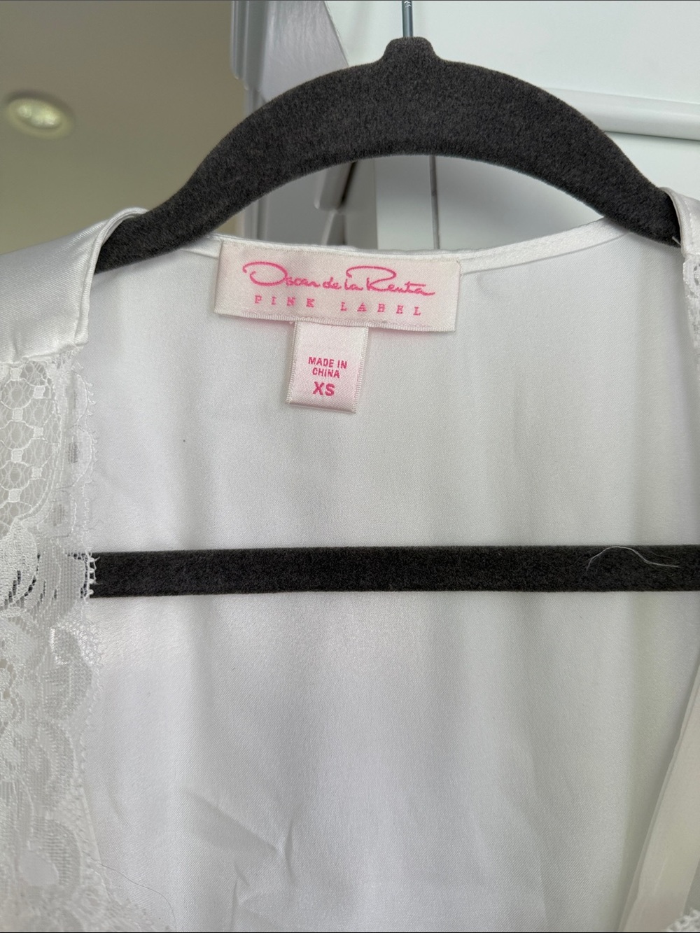 Oscar de la Renta White Satin Lace-Trim Robe - Picture 2 of 3
